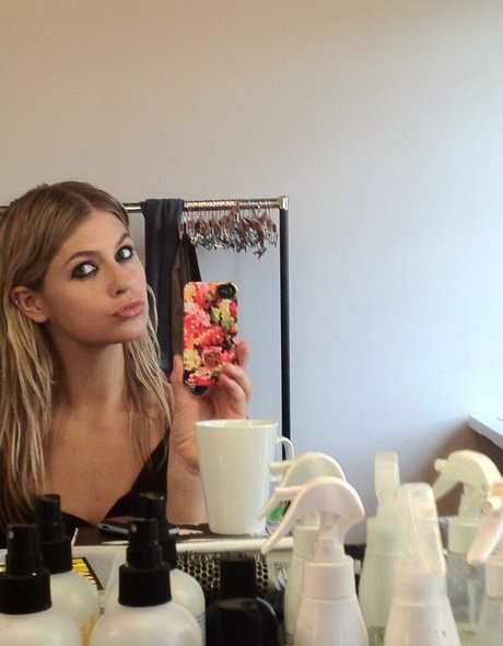 Annie McGinty art star photo