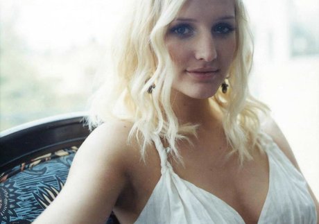 Ashlee Nicole Simpson model sexy image