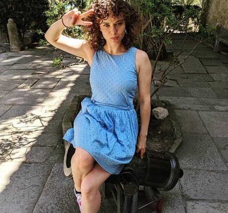 Frankie Ward exclusive star picture