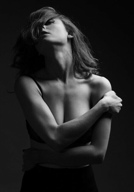 Yael Gayaa star nude photo