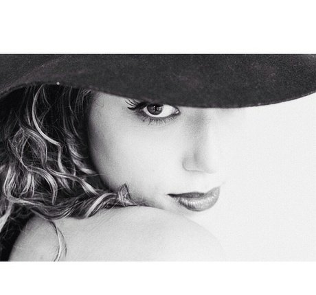 Amanda Crew xxx pornstar photo