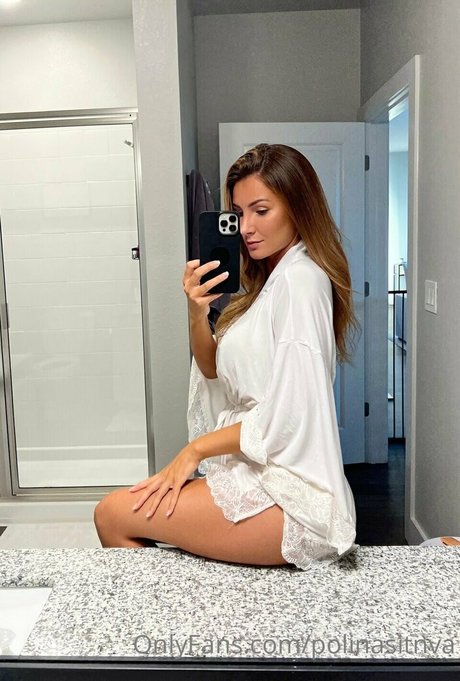 Polina Aura hot actress pics