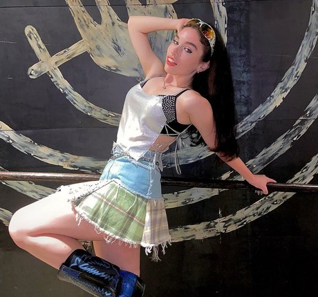 Elizabeth Rudy adult model gallery