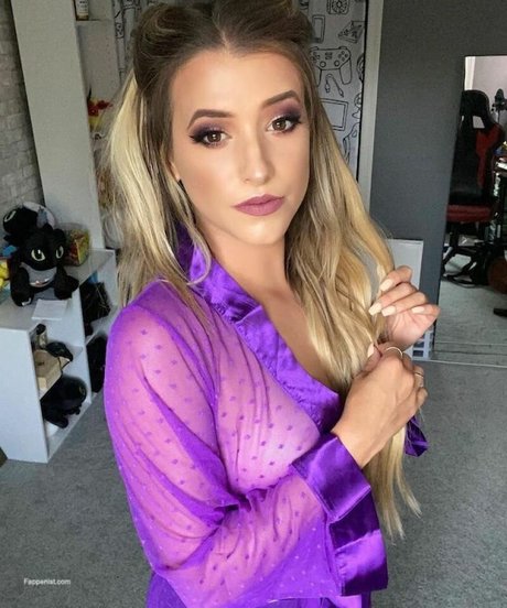 Sweeettails pornstar erotic pic