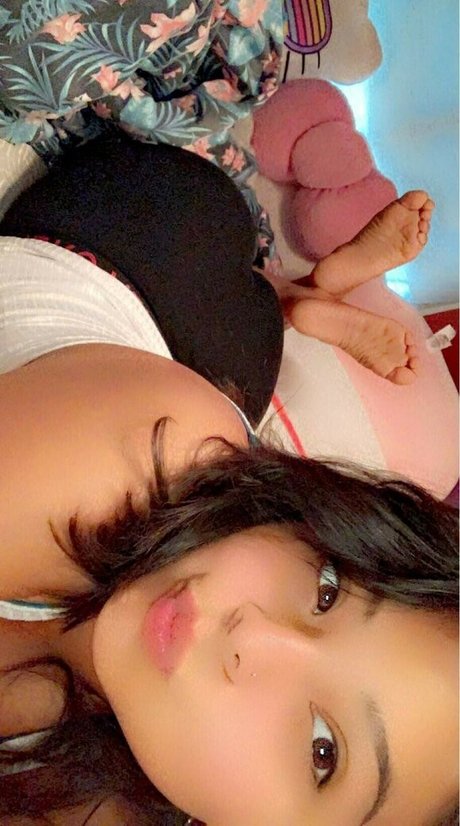 Hellovivifeet erotic star images