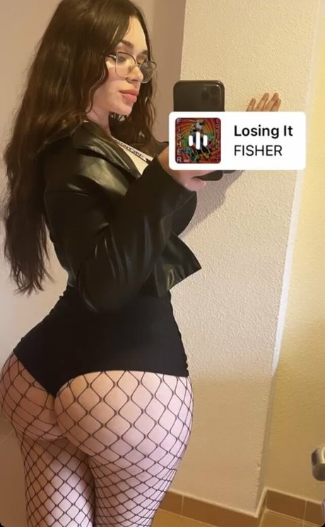 Candyrobbs1 sexy model pictures