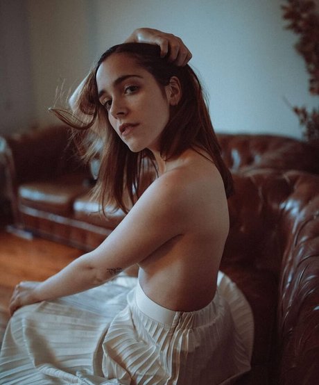 Lou Howard pretty model pictures