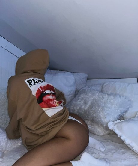 Currentsensation hot actress pictures