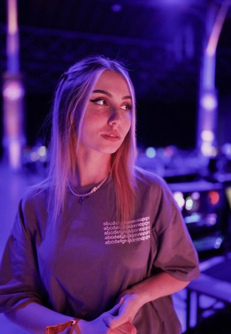 veylaneey naked actress gallery