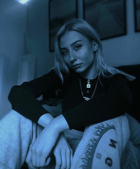 veylaneey porn actress image