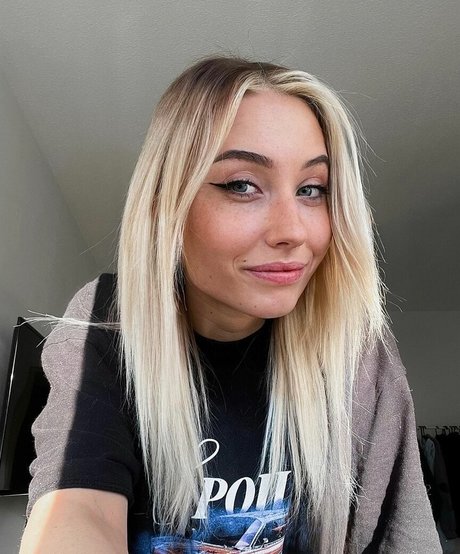 veylaneey sex model photo