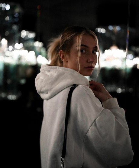 veylaneey star naked pictures