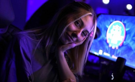 veylaneey pornstar nude photos