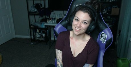 LadyDevann perfect star photo