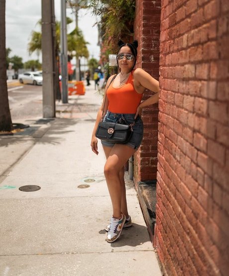 Alejandramariaxo model adult photos