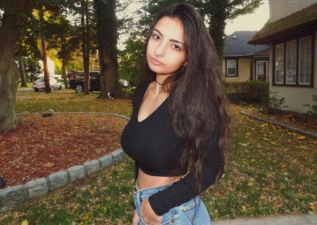 Nicolaravee pornstar picture