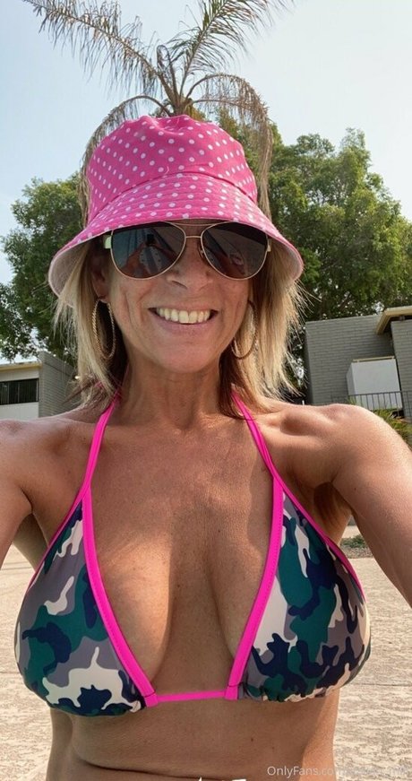 Kissedbyitaly420 pretty actress image