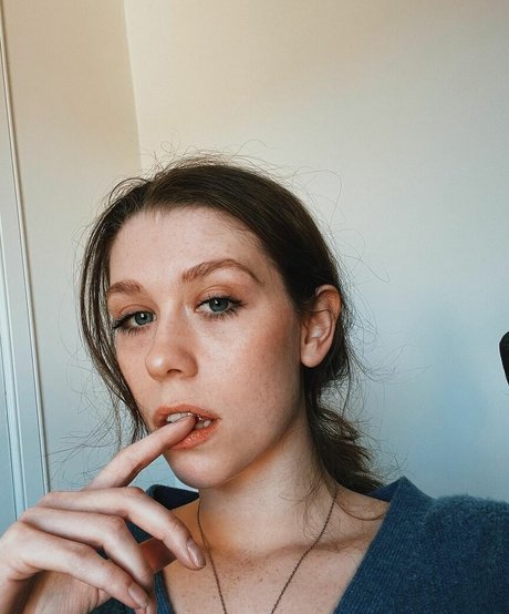 Seen Ellbats free pornstar photos