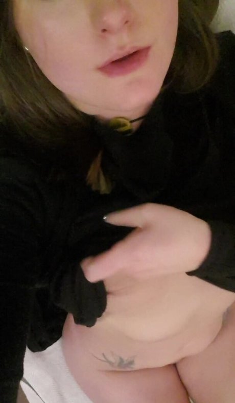 boredenglishwife hot model image