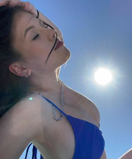 Lauren Suzaanne adult model photos