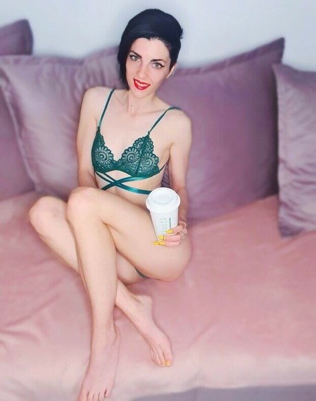 BellaSabini naked model image