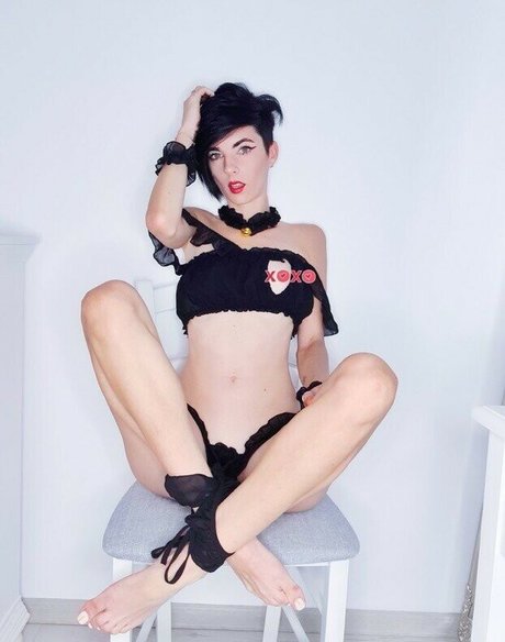 BellaSabini model erotic photos