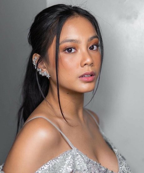 Ylona Garcia high quality model image