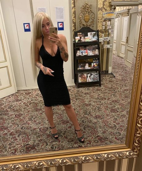 baby duck8 pretty model photo