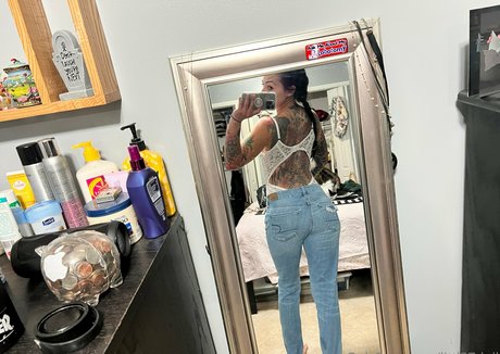 Little Doll xxx model image