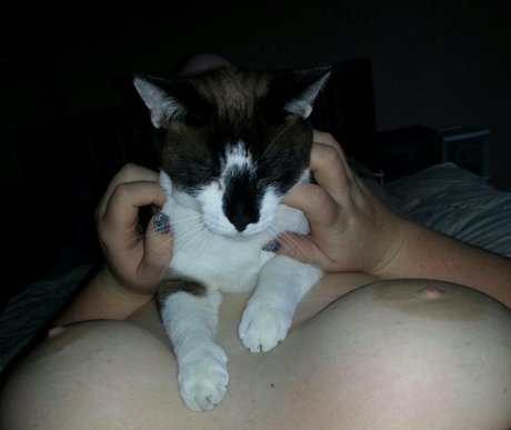 Naughtymommy1 pornstar hd picture