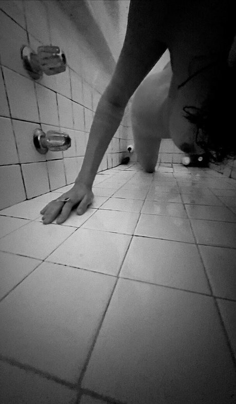 Vivienneonline model pornographic photos