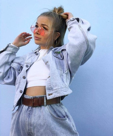 Emmahaggstrom model erotic image