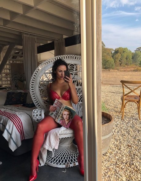 curvy shemale onlyfans art naked gallery