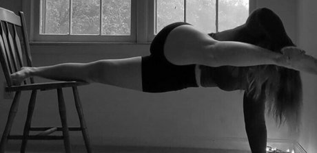 Darbvader_ naked model image