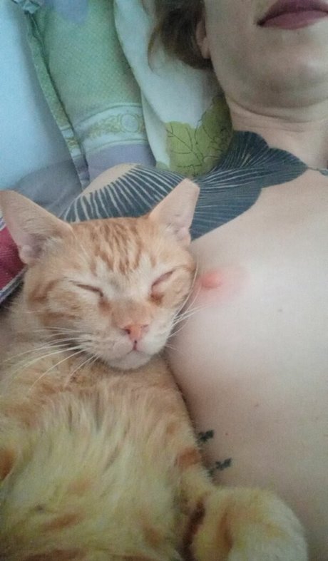 Freya Volt naked model gallery