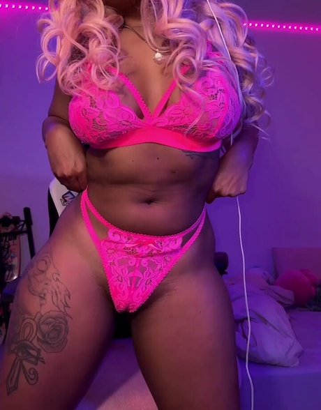 Lovely Eve porn star pictures