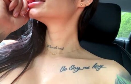 Lara Henao model free picture