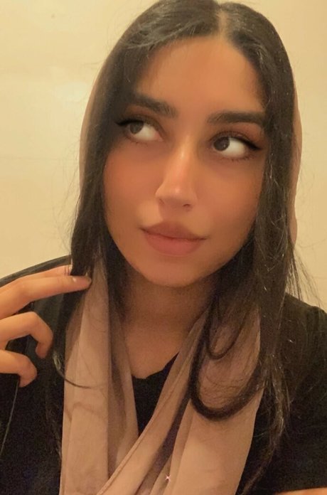 Galinaxgoddess UK Muslim sexy model picture