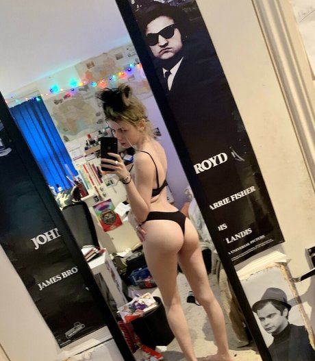 danierruu sex model picture