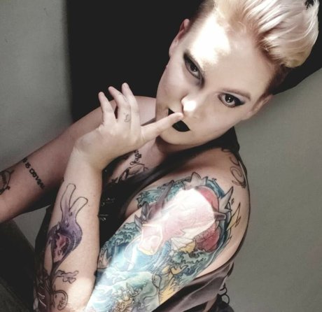 Skeletons twin pretty star archive