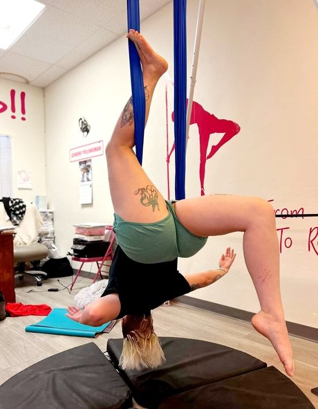 Skeletons twin pornstar free galleries