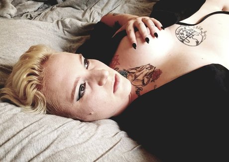 Skeletons twin nice actress picture