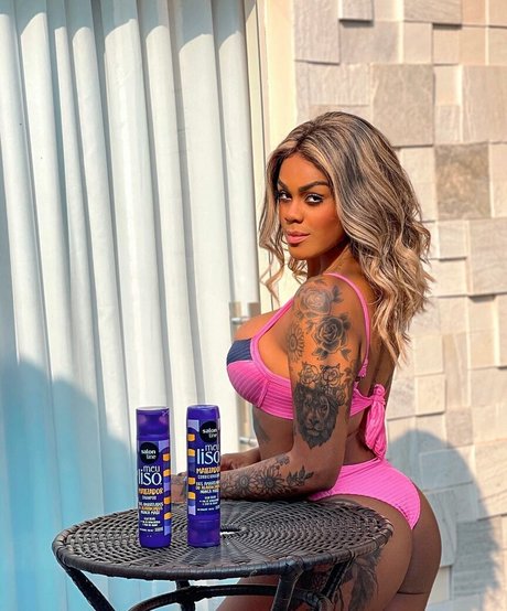 Lais Oliveira model adult img