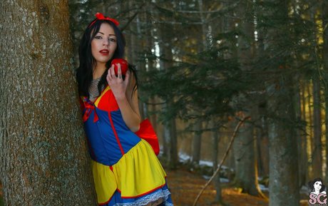 Juh Connie model hot pics