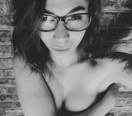 Rock it Kelly star naked image