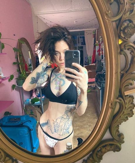 Lucy Everleigh model top img