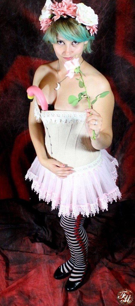 Avalon Zuercher sexy star image