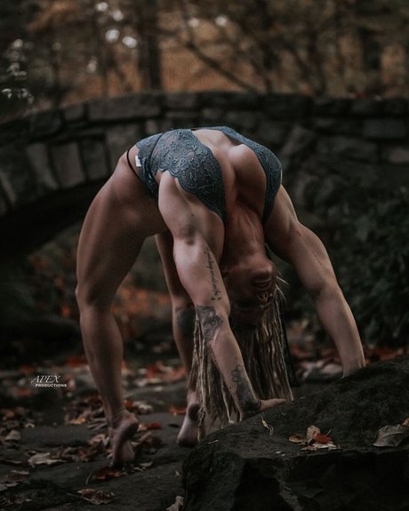 Mel With The Dreads star nude pics