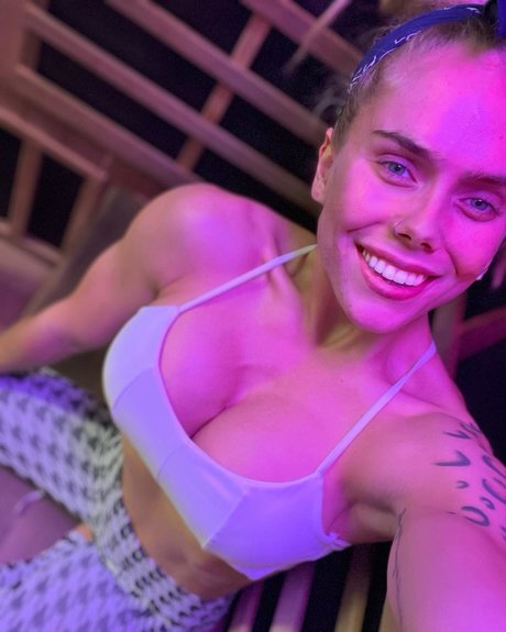 Mel With The Dreads nudes pornstar gallery