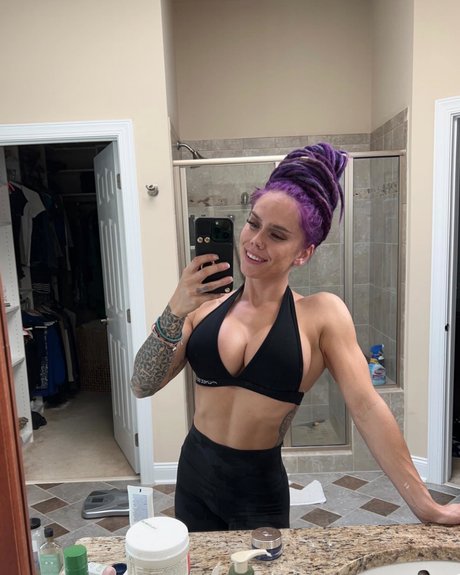 Mel With The Dreads model image